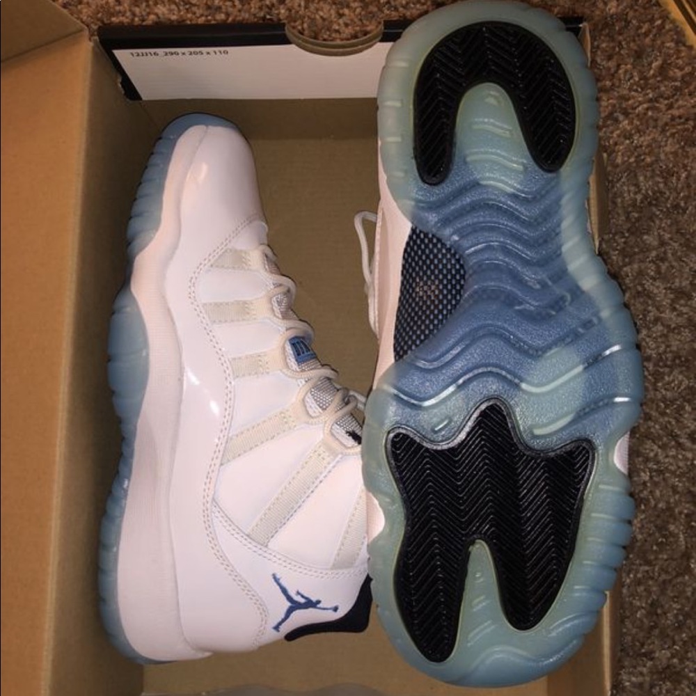Jordan’s Retro 11 Legend Blues size 5Y